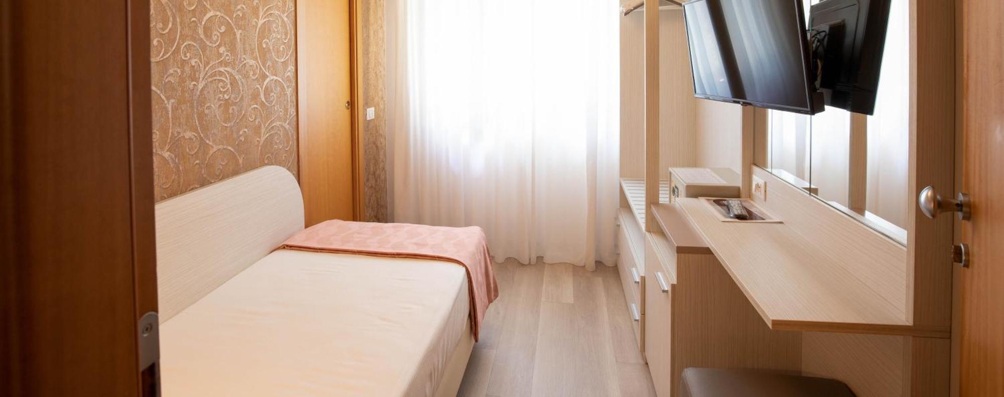Hotel Ombretta Mare リミニ エクステリア 写真